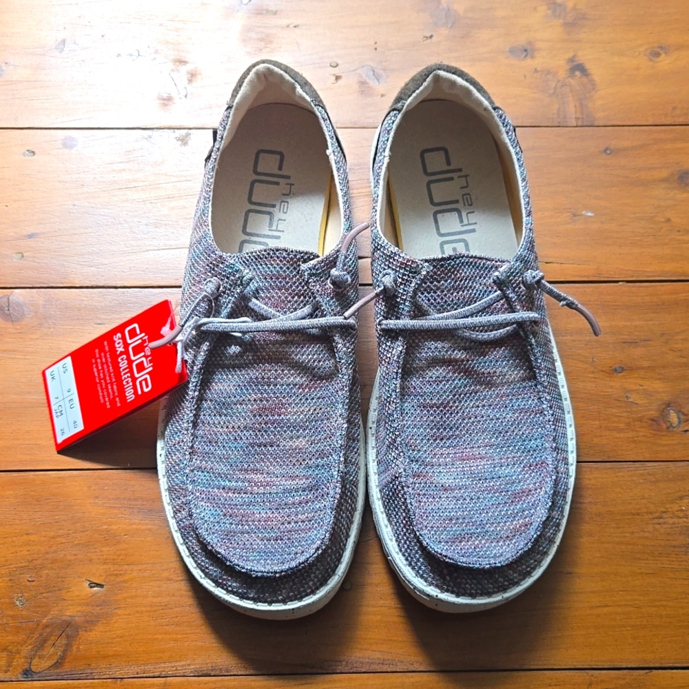 Hey Dude Shoes Women's size 9